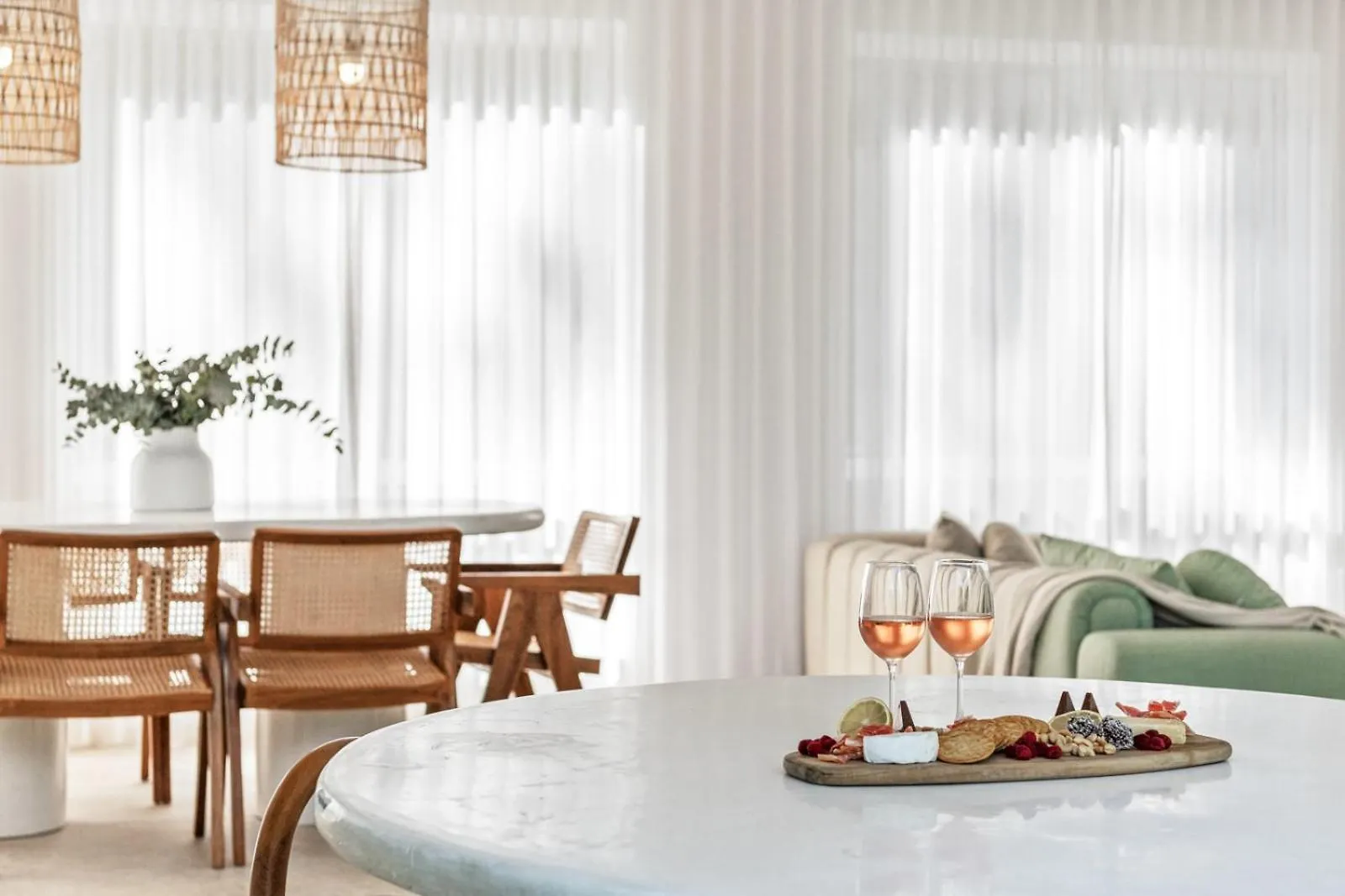 Luxurious Mediterranean-Inspired Guesthouse Tanawha 別荘