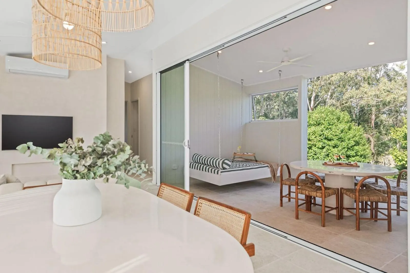 Luxurious Mediterranean-Inspired Guesthouse Tanawha 別荘